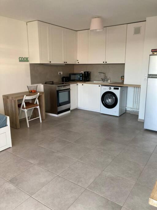 Appartement Rdc Avec Parking Prive La Fare-les-Oliviers 외부 사진